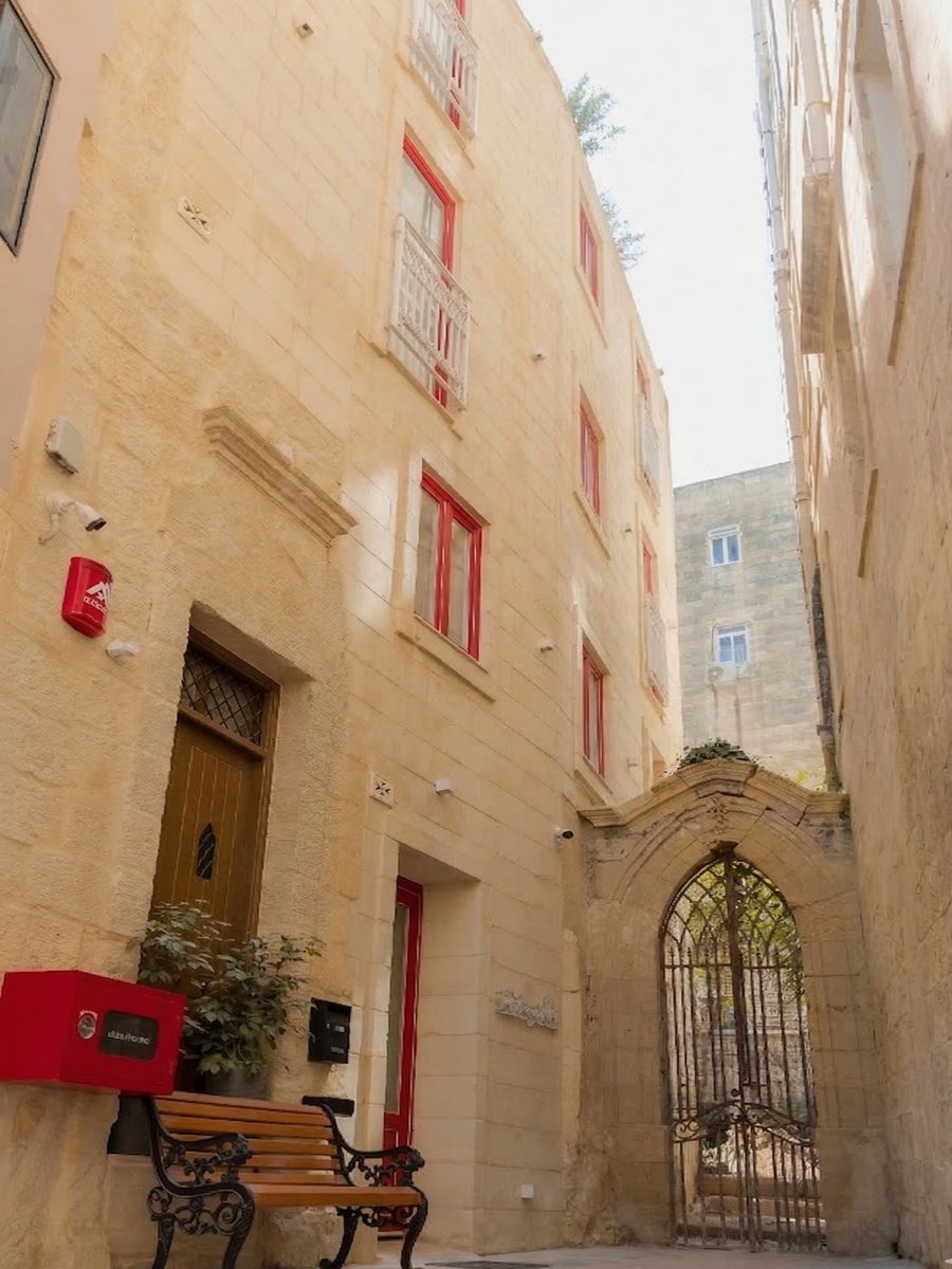 Heritage limestone building in Bormla